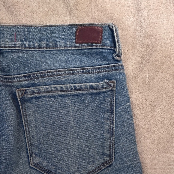 BDG Cigarette Jeans – Classic Medium Wash – Women’s Size 26​ - Picture 4 of 9